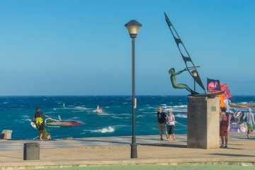 Volando sobre las olas (Foto Antonio Rico)